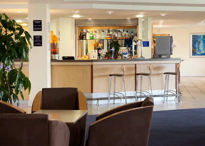 Holiday Inn Express Cardiff Airport, An Ihg Hotel